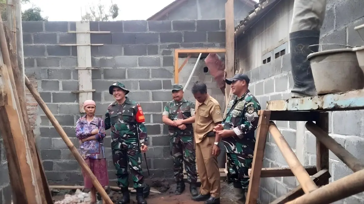 Senyum Senimah Lihat Rumahnya Jadi Tembok, Progres Rehab RTLH TMMD Gedong Kendal Tembus 75 Persen Senyum Senimah Lihat Rumahnya Jadi Tembok, Progres Rehab RTLH TMMD Gedong Kendal Tembus 75 Persen