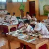 Siswa SDN 1 Petung Kendal Sambut Antusias Makan Bergizi Gratis Perdana, Menunya Ada Bandeng Presto!