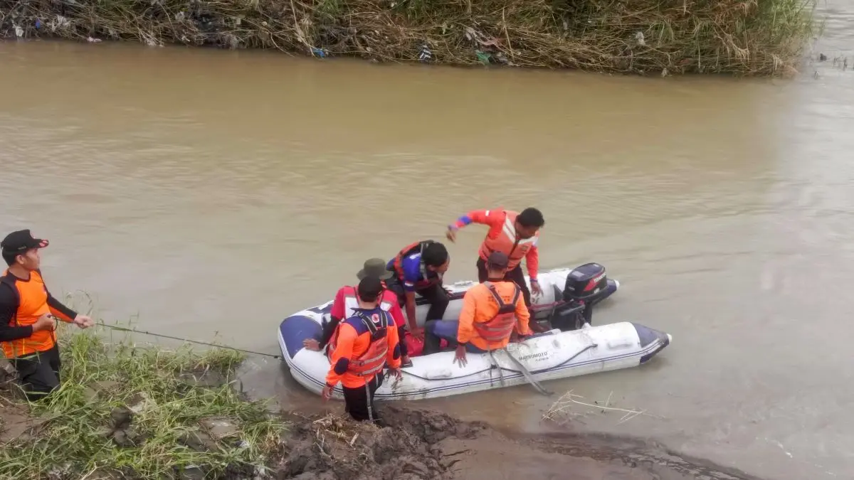 Tragedi Ban Hanyut di Sungai Kalibodri Kendal, Dua Warga Selamat, Satu Korban Masih Hilang Misterius