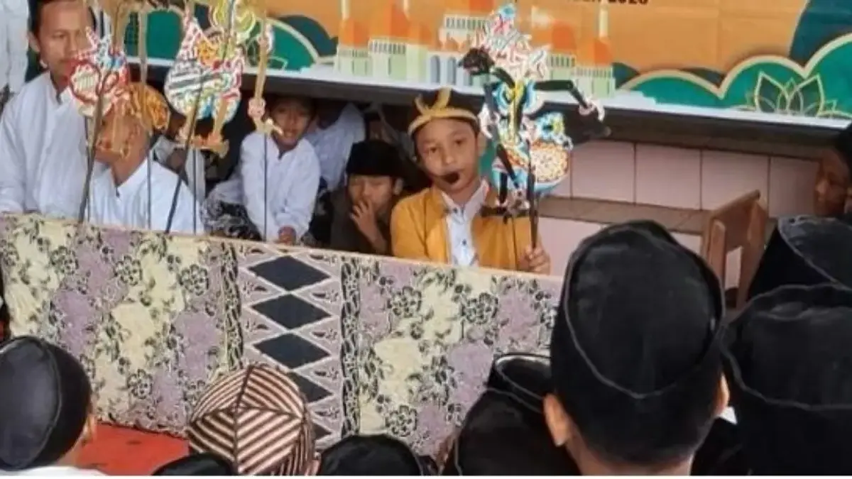 Unik! MI Simbang Kulon 01 Pekalongan Gelar Wayang Santri untuk Peringati Isra’ Mi’raj Nabi Muhammad