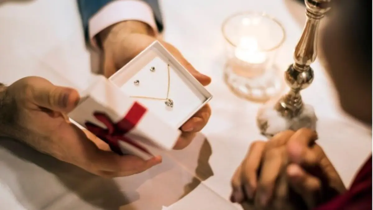 harga emas perhiasan hari ini tanggal 6 februari 2026