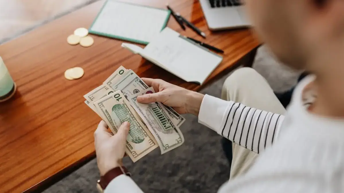 Ramalan Keuangan Zodiak Besok 7 Februari 2026