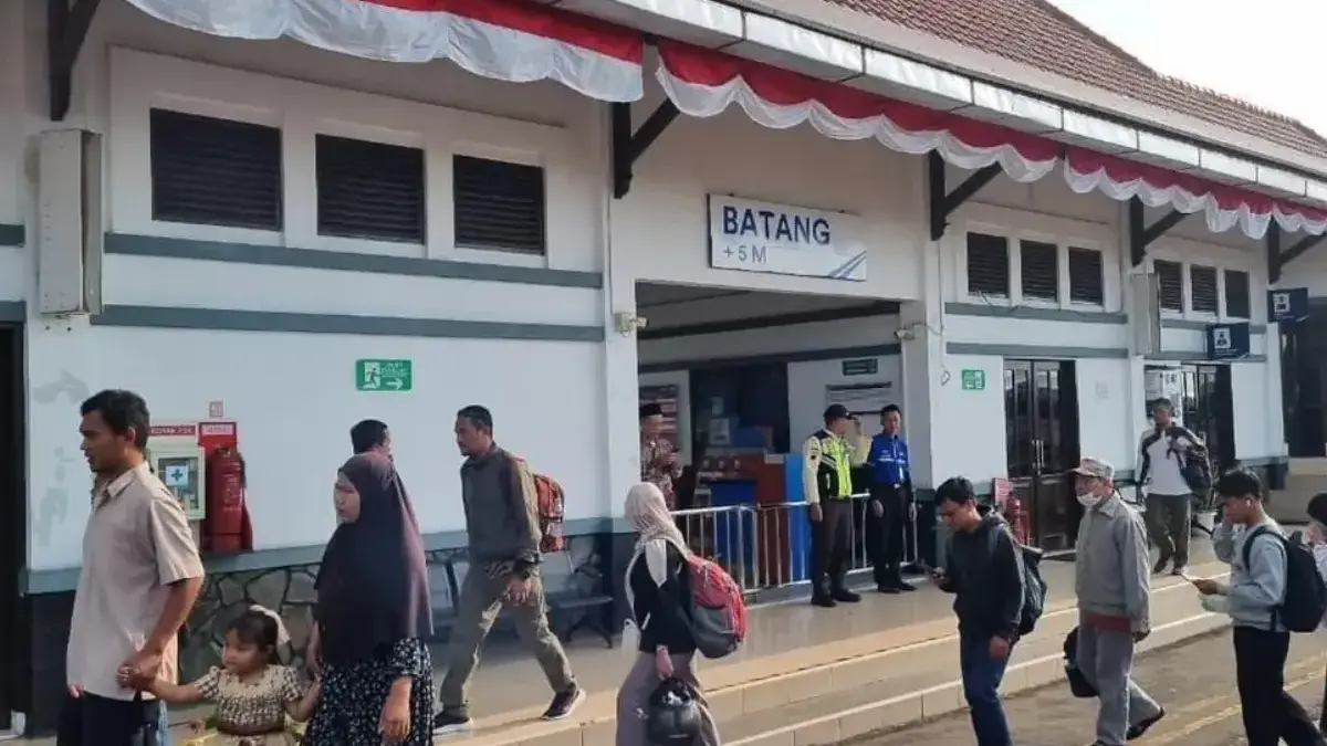 Akhir Libur Lebaran 2026, Ribuan Penumpang Padati Stasiun Batang pada Puncak Arus Balik Akhir Libur Lebaran 2026, Ribuan Penumpang Padati Stasiun Batang pada Puncak Arus Balik