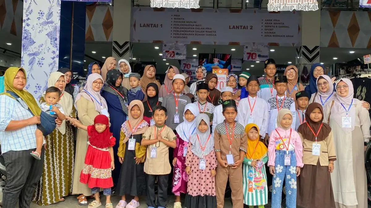 Baju Lebaran untuk Korban Banjir, Muslimah Swimming Squad Pekalongan Traktir Puluhan Anak Yatim Baju Lebaran untuk Korban Banjir, Muslimah Swimming Squad Pekalongan Traktir Puluhan Anak Yatim