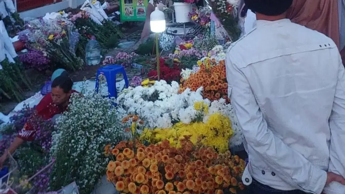 Beda Jadwal Lebaran 2026, Pedagang Bunga Tabur di Kendal Putar Otak Atur Stok