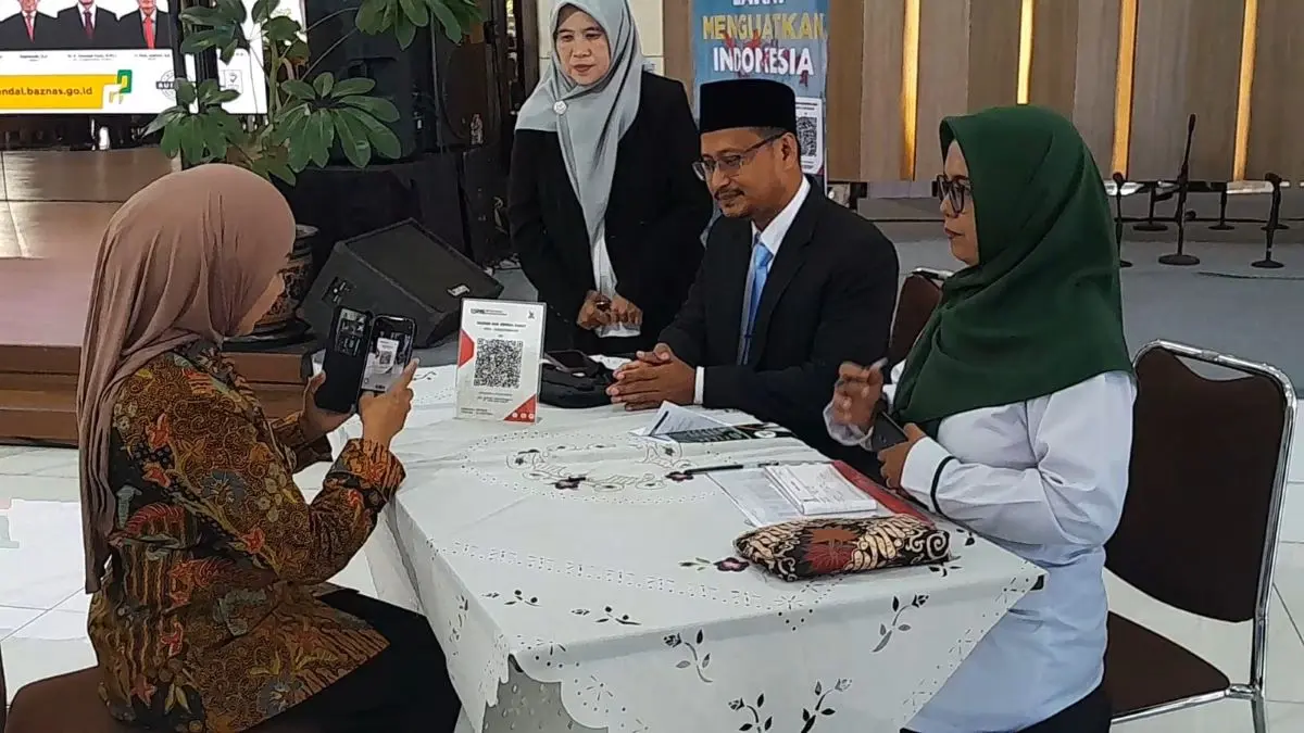 Beri Teladan Pimpinan, Bupati Kendal Dyah Kartika dan Forkopimda Tunaikan Zakat di Baznas