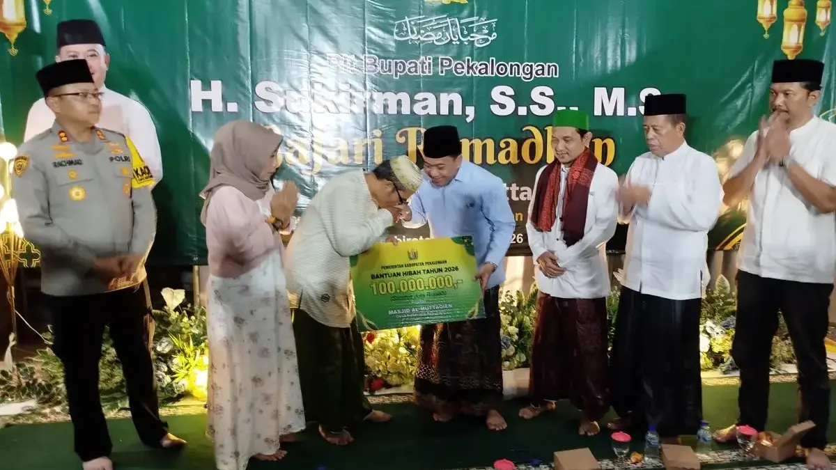 Dengarkan Curhat Warga Saat Safari Ramadhan, Plt Bupati Pekalongan Fokus Perbaikan Infrastruktur Dengarkan Curhat Warga Saat Safari Ramadhan, Plt Bupati Pekalongan Fokus Perbaikan Infrastruktur