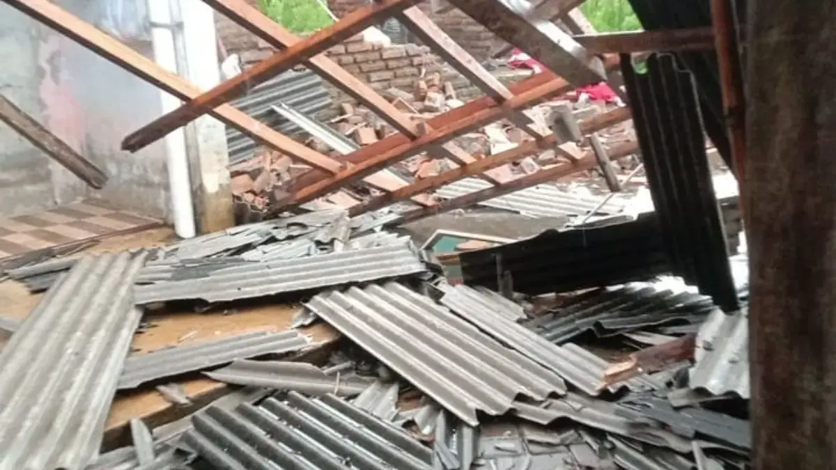 Diterjang Angin Kencang dan Hujan, 10 Rumah di Pasirkratonkramat Pekalongan Rusak, Satu Dinding Roboh