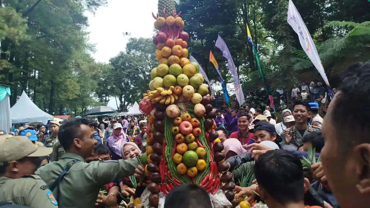 Meriah! 10 Ribu Porsi Nasi Megono Ludes di Tradisi Syawalan Linggoasri Pekalongan