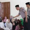 Polres Kendal Gandeng Ojol Bagikan Takjil ke Santriwati Ponpes Al-Hidayah, Pererat Silaturahmi Ramadan