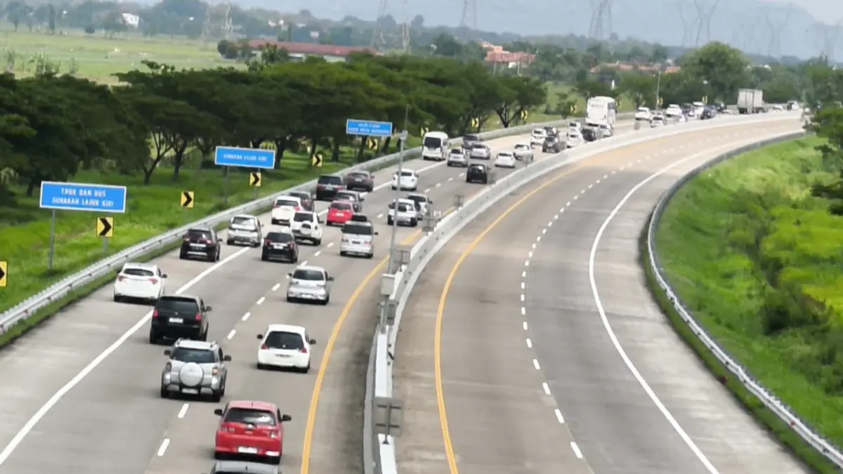 Puncak Arus Balik 2026, One Way Arah Jakarta Resmi Berlaku di Tol Kendal, Pantauan Ramai Lancar