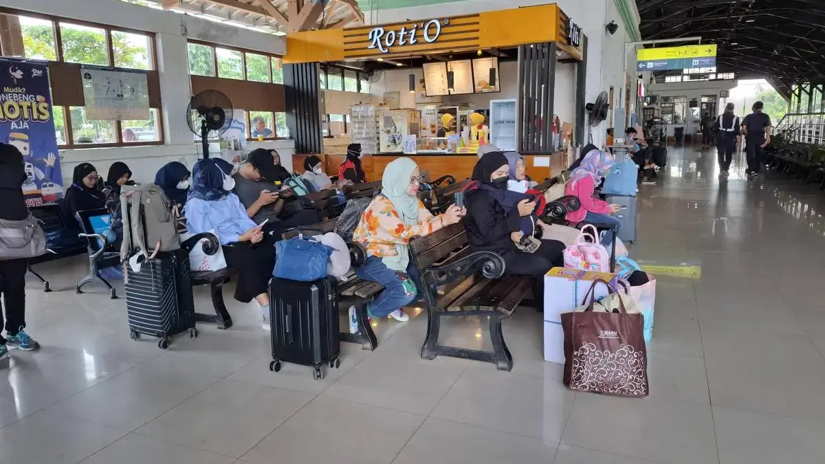 Puncak Arus Balik 2026! Stasiun Pekalongan Diserbu 7 Ribu Lebih Penumpang pada H+2 Lebaran