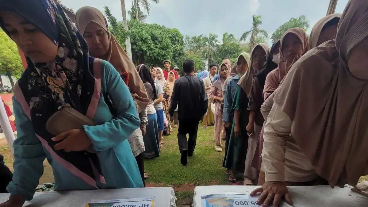 Ratusan Warga Serbu Gerakan Pangan Murah di Lapangan Mataram Pekalongan, Harga Sembako Lebih Murah dari Pasar Ratusan Warga Serbu Gerakan Pangan Murah di Lapangan Mataram Pekalongan, Harga Sembako Lebih Murah dari Pasar