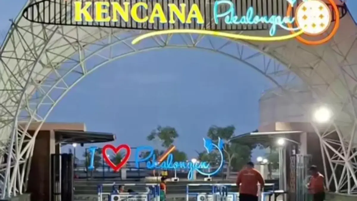 Suasana Ngabuburit Saat Ramadhan di Wisata Pantai Pasir Kencana Kota Pekalongan