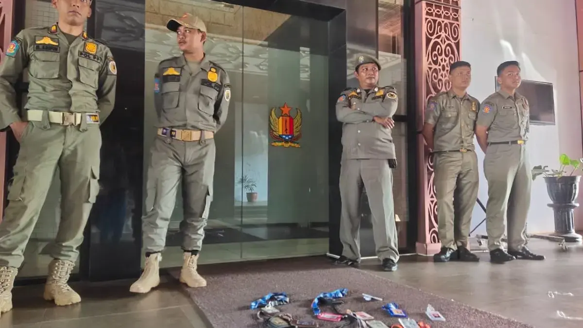 Sukirman Resmi Jabat Plt Bupati Pekalongan, Wartawan Boikot Taruh Kartu Pers Usai Dilarang Meliput