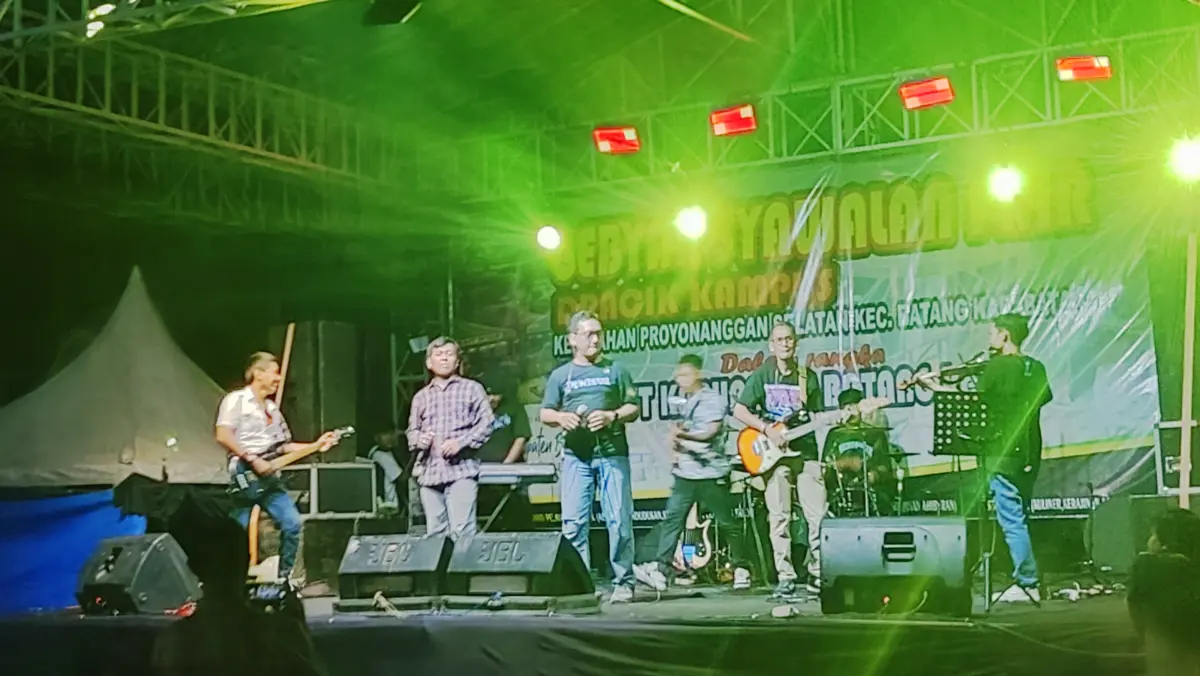 Leydenk Band tampil memukau