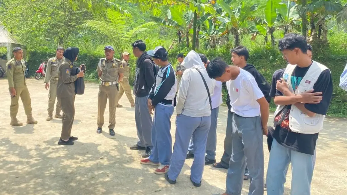 Asyik Nongkrong Saat Jam Belajar, Puluhan Pelajar SMA Terjaring Razia Satpol PP di Petungkriyono