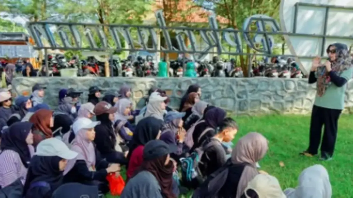 Atasi Sampah Pesisir, Wakil Wali Kota Pekalongan Apresiasi Aksi Kobar Bersihkan Pantai Slamaran