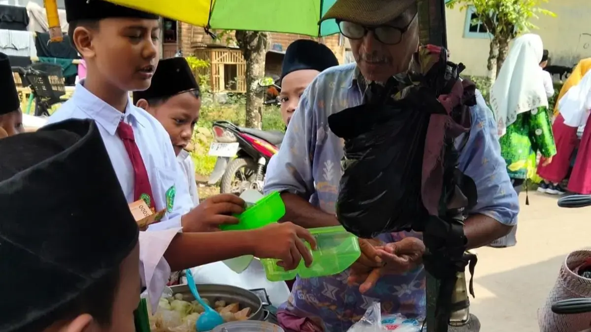 Aturan Baru Usai Lebaran! Siswa MIS Ngalian Pekalongan Wajib Bawa Kotak Makan dan Tumbler Sendiri Aturan Baru Usai Lebaran! Siswa MIS Ngalian Pekalongan Wajib Bawa Kotak Makan dan Tumbler Sendiri