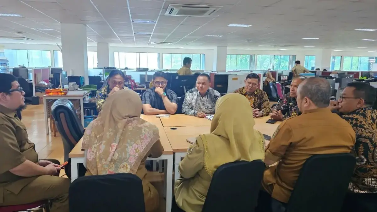 Awas Offside! DPRD Ingatkan Plt Bupati Pekalongan Tak Bisa Asal Mutasi Pejabat & Pakai Mobil G1 Awas Offside! DPRD Ingatkan Plt Bupati Pekalongan Tak Bisa Asal Mutasi Pejabat & Pakai Mobil G1