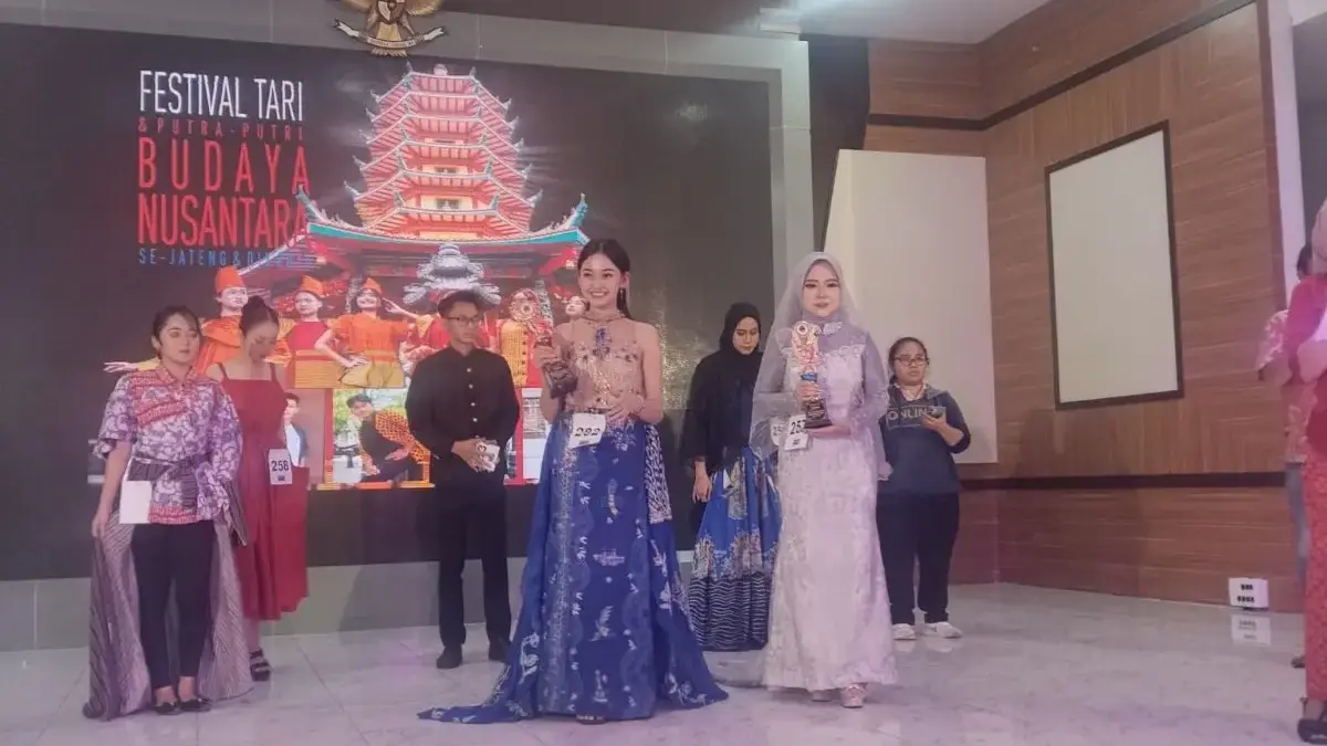 Bikin Bangga! Siswi Kendal Mawar Novelita Sabet Juara 2 Fashion Show Budaya Jateng-DIY 2026