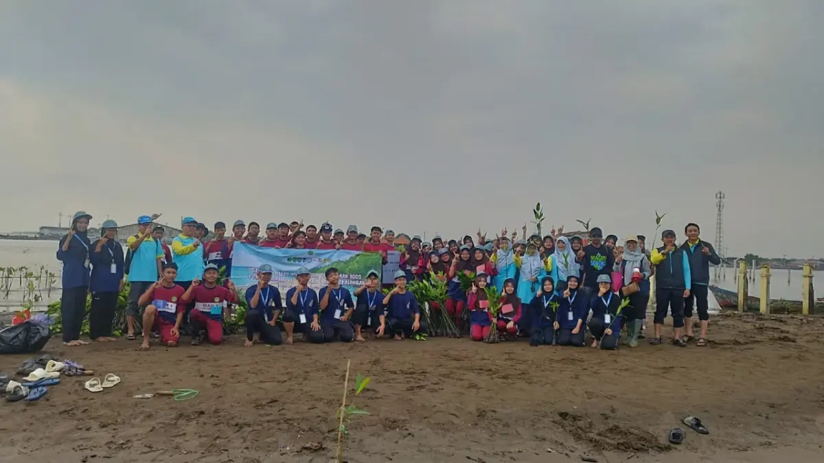 Cegah Abrasi Pesisir, Siswa MAN 1 Kota Pekalongan Tanam 1.000 Mangrove Lewat Aksi Ekoteologi