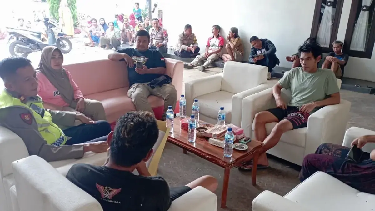 Diteror Serbuan Lalat Kandang Ayam, Warga Batursari Pekalongan Protes dan Polisi Turun Tangan Mediasi