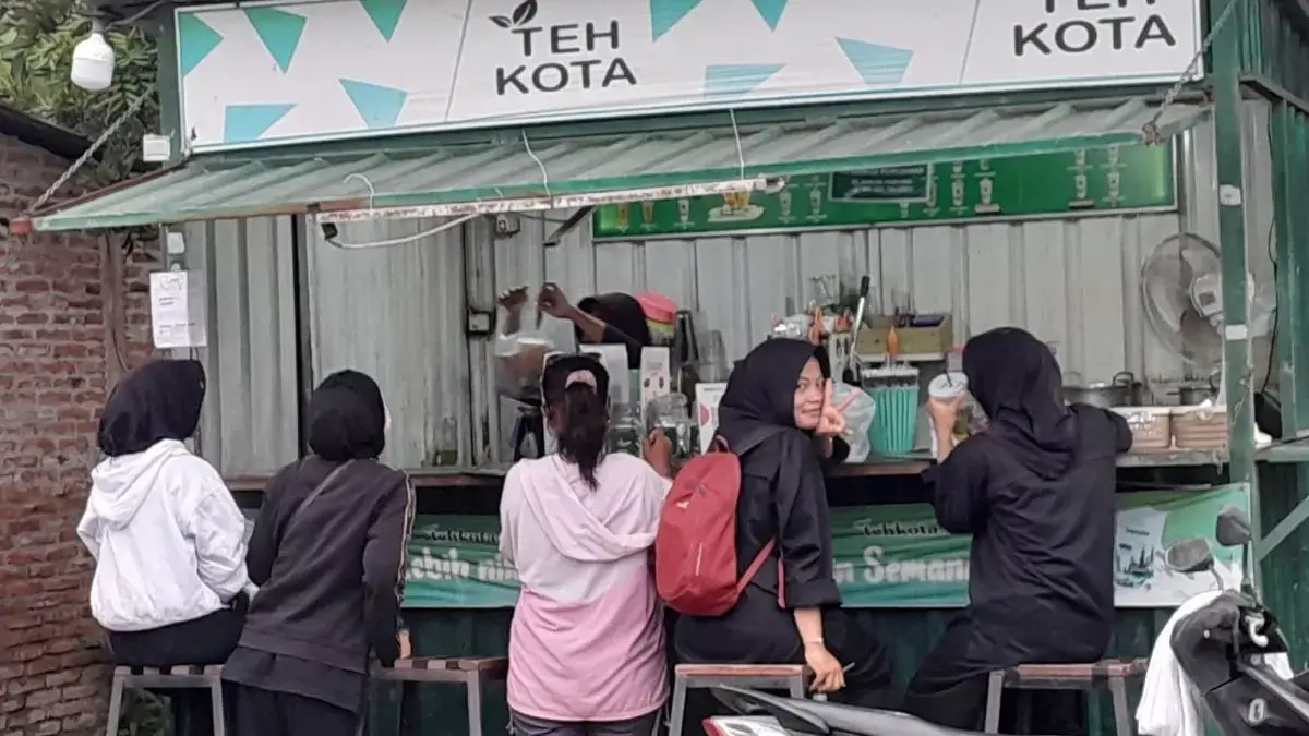 Harga Plastik Meroket Bikin UMKM Kendal Menjerit! Bakul Es Teh Jumbo Galau, Katering Terpaksa Naikkan Harga