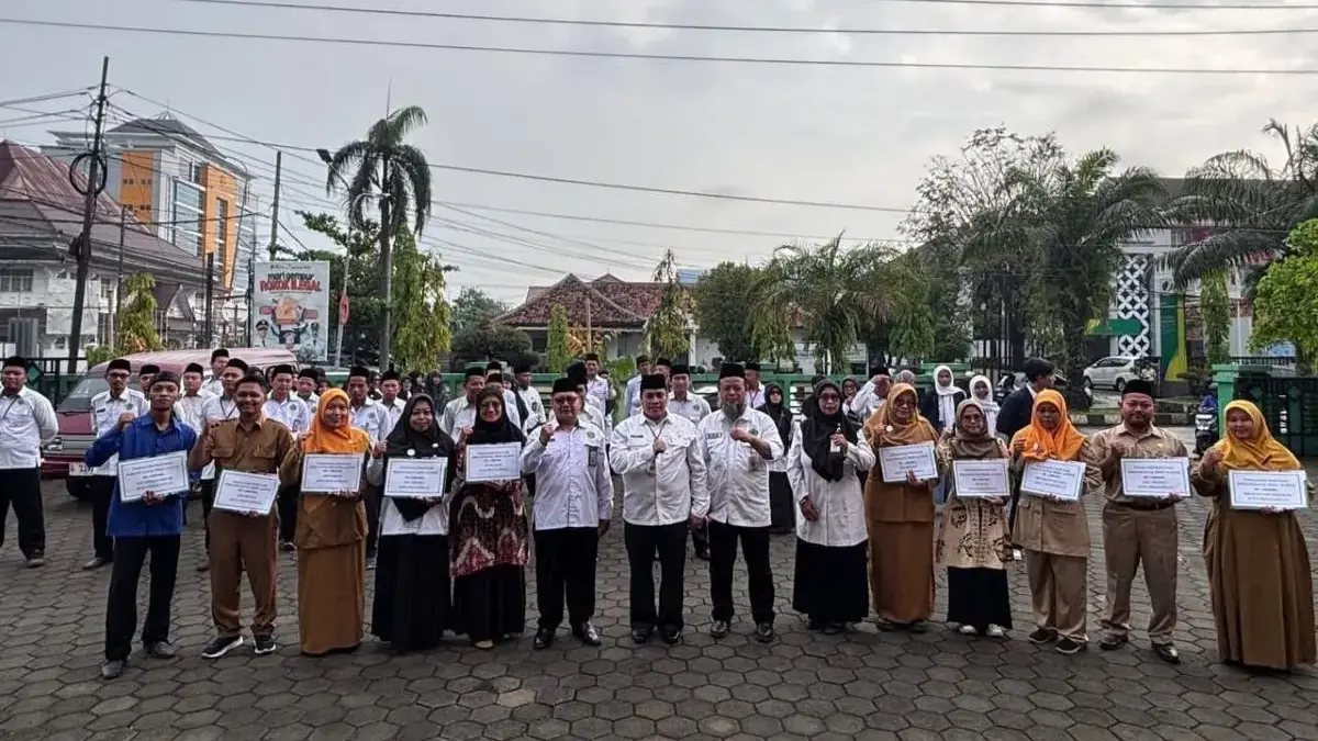 Haru! 10 Sekolah Terdampak Banjir, Kemenag Pekalongan dan Forum GPAI Salurkan Bantuan Sosial