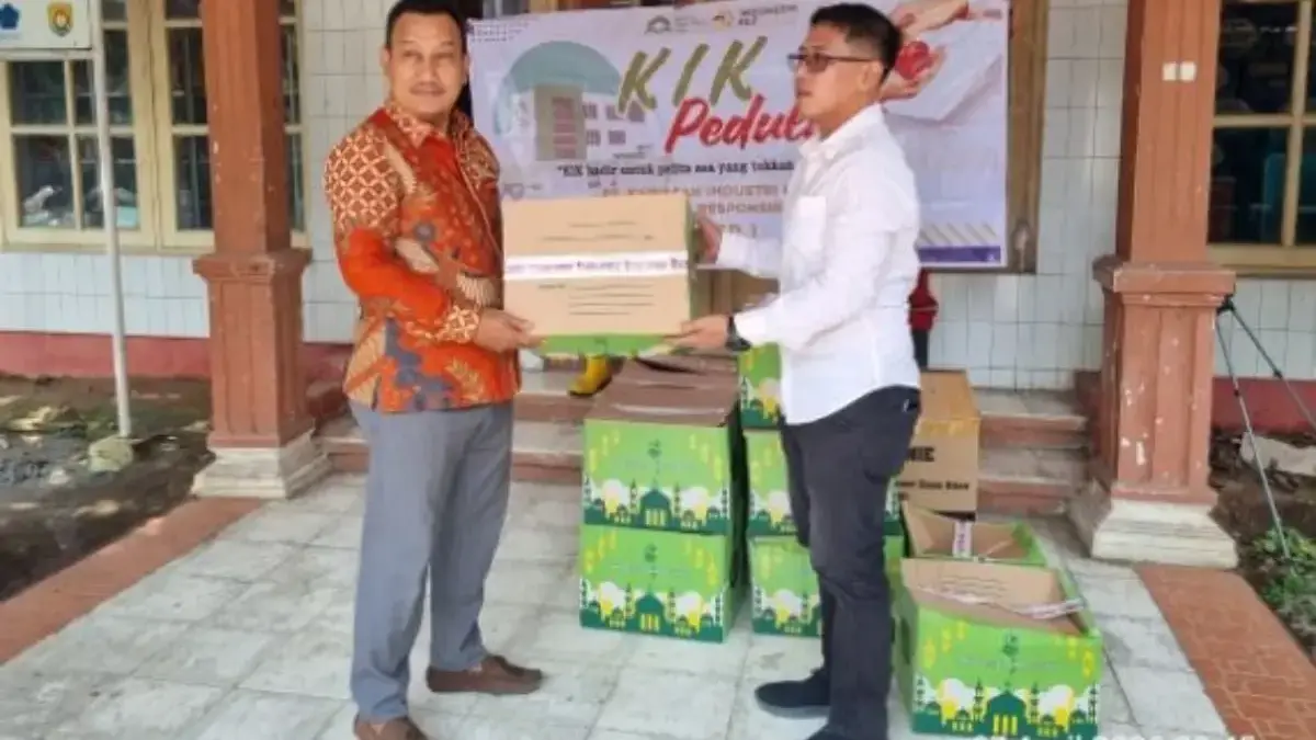 Mantap! PT KIK & PT Beurer Bagikan 50 Paket CSR untuk Anak Yatim Desa Krajankulon Kendal