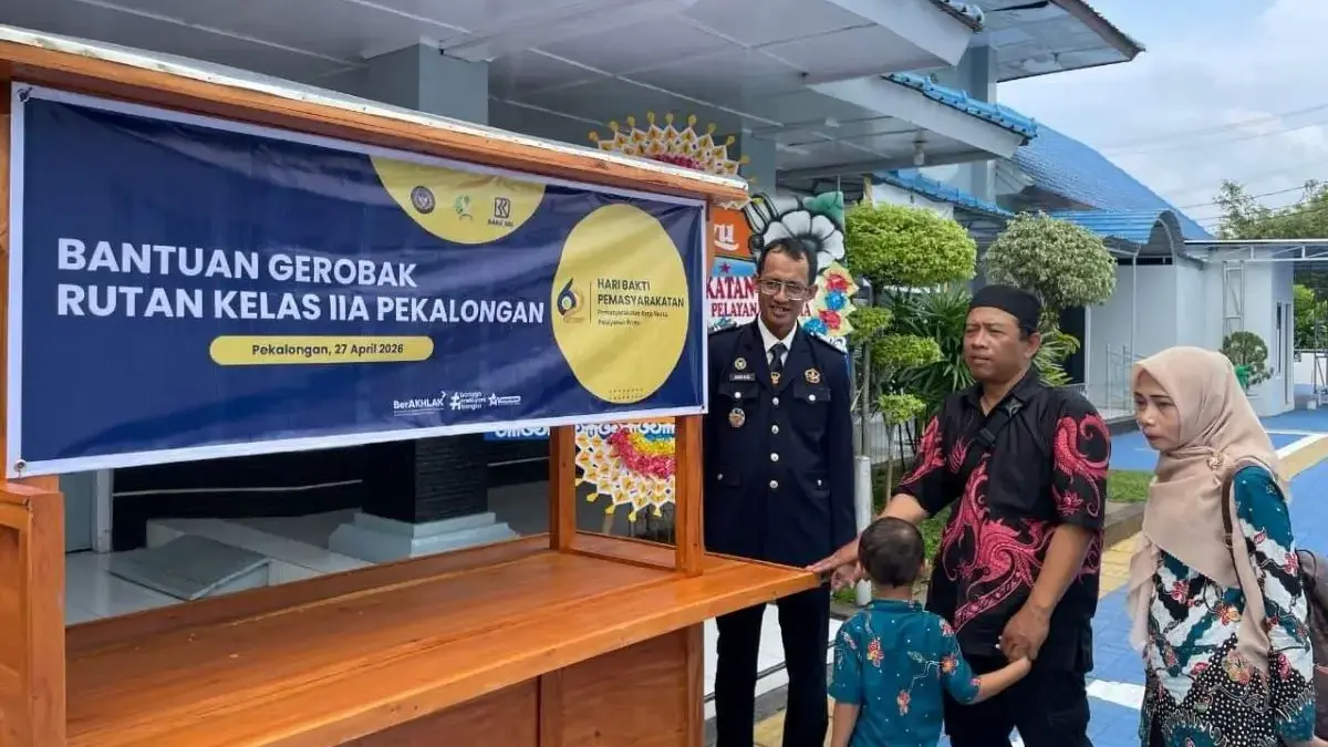 Mantap! Rutan Pekalongan Hadiahkan Gerobak Usaha Buat Istri Mantan Napi Agar Bangkit Mandiri