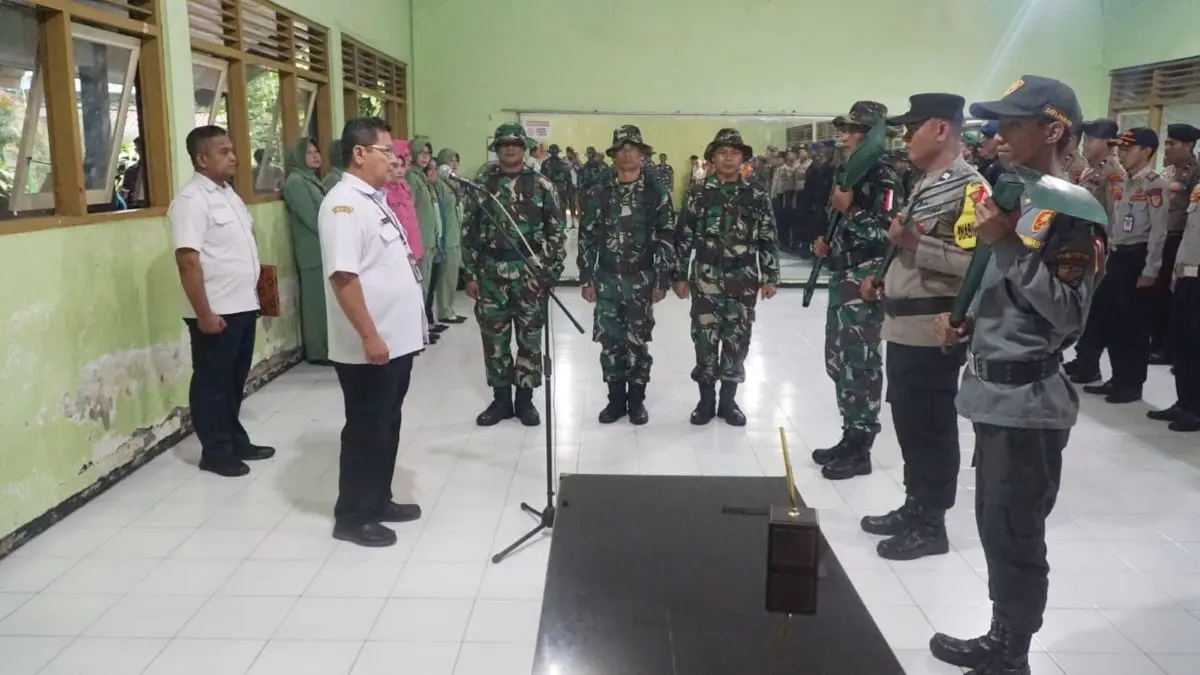 Mantap! TNI Turun Gunung Kebut Pengaspalan Jalan di Noyontaansari Pekalongan Lewat TMMD Sengkuyung II