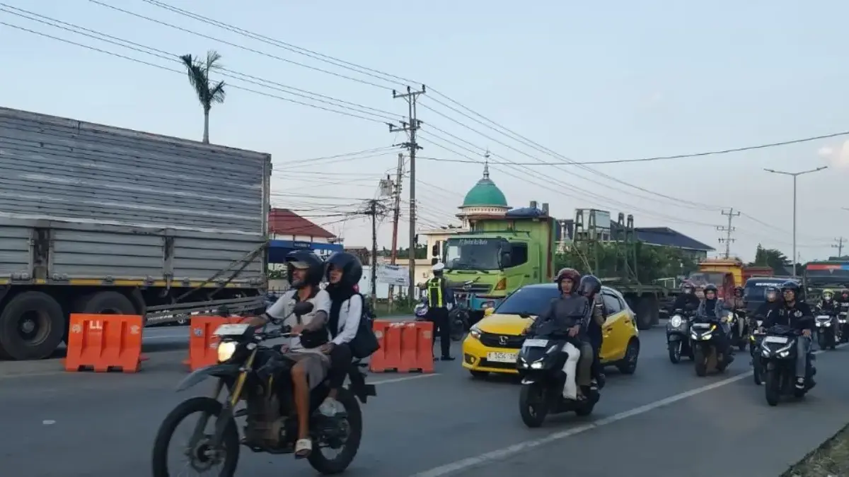 Proyek Pengecoran Pantura Brangsong Picu Kemacetan, Polisi Perpanjang Jalur Contraflow ke Ketapang