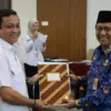 Resmi Purnatugas! Wali Kota Pekalongan Serahkan SK Pensiun 21 PNS Termasuk 2 Pejabat Eselon II