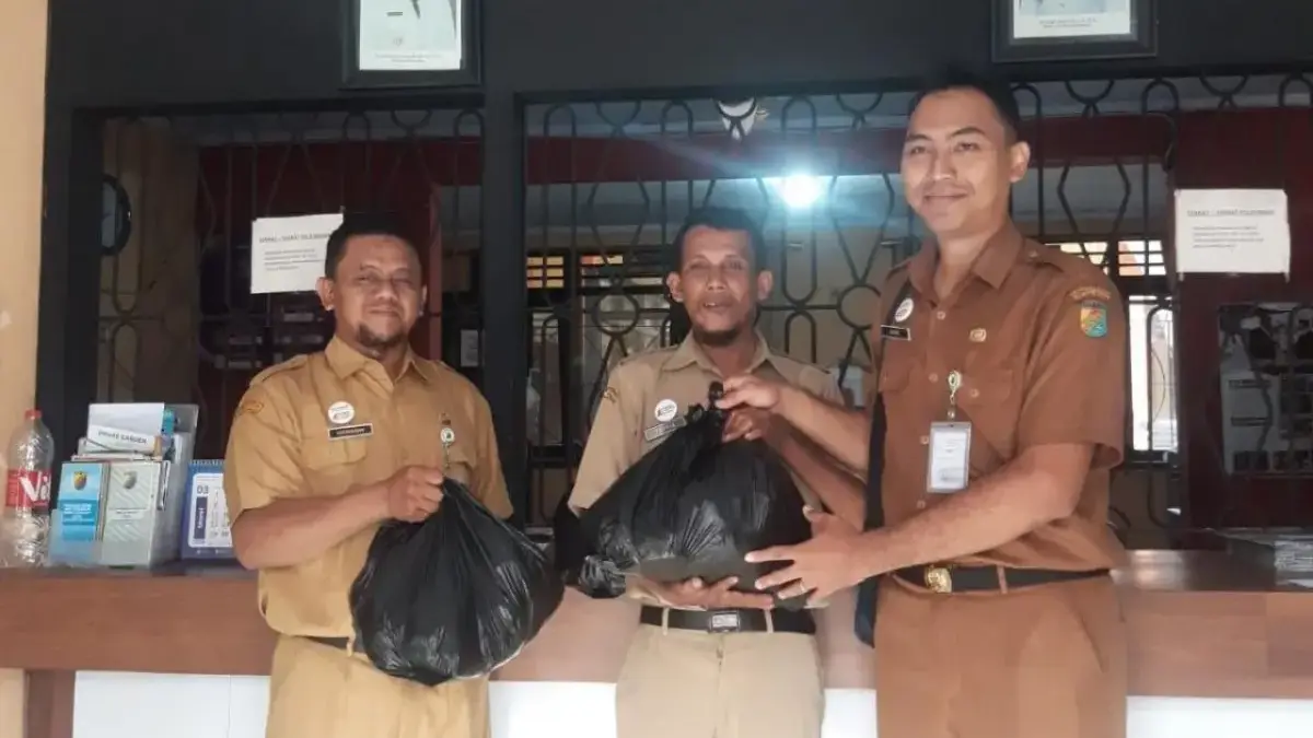 Tanggul Jebol, Dinsos Jamin Kebutuhan Logistik 254 Pengungsi di Pekalongan Terpenuhi Tanggul Jebol, Dinsos Jamin Kebutuhan Logistik 254 Pengungsi di Pekalongan Terpenuhi