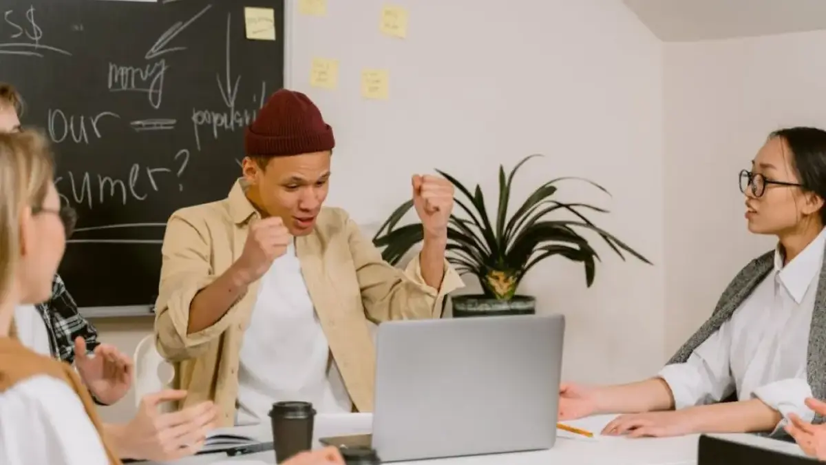 Ramalan Zodiak Besok 12 April 2026