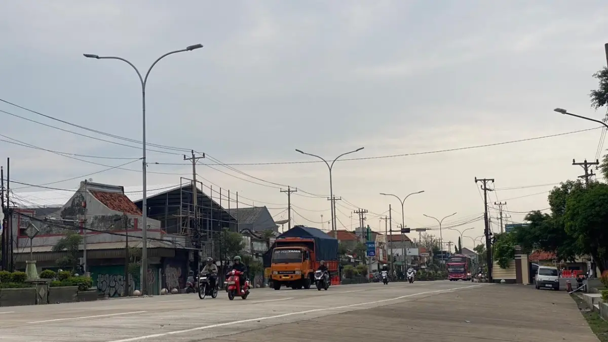 Babat Habis Jalan Gelap, Pemkab Batang Pasang 9.387 Lampu PJU Baru Demi Keamanan Pekerja Shift Malam