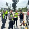 Jaga Kelancaran Jalur Arteri, Satlantas Polres Batang Jaring Puluhan Truk Sumbu Tiga di Exit Tol Kandeman