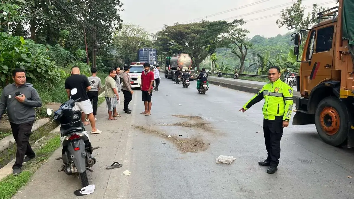 Kecelakaan Maut di Pantura Batang, Dua Pemuda Tewas Terlindas Truk Usai Motor Oleng