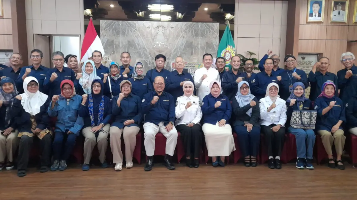 Keren Parah! 40 Guru Besar UGM Turun Gunung ke Kendal Bawa Inovasi \"Ayam Telur Bahagia\"