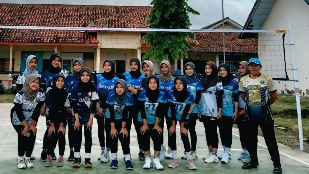 Kisah Inspiratif Sayuti Melik, Penjaga Sekolah Cetak Atlet Voli Berprestasi SMPN 1 Karanganyar Pekalongan Kisah Inspiratif Sayuti Melik, Penjaga Sekolah Cetak Atlet Voli Berprestasi SMPN 1 Karanganyar Pekalongan
