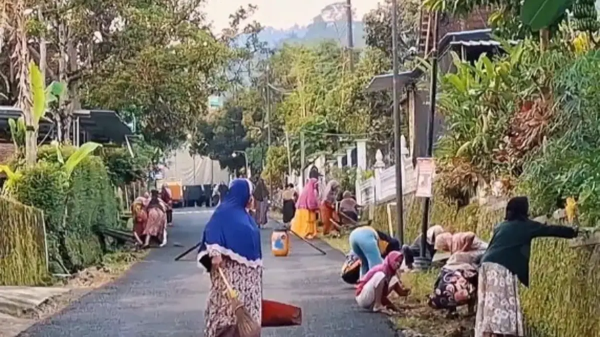 Kompak Banget! Warga Desa Peron Kendal Rutin Gelar Korvei Kerja Bakti Demi Sukseskan Gerakan Indonesia Asri