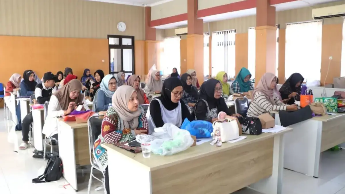 Kurangi Beban TPA Degayu, Dekranasda Pekalongan Sulap Sampah Plastik Jadi Tas Bernilai Ekonomi Kurangi Beban TPA Degayu, Dekranasda Pekalongan Sulap Sampah Plastik Jadi Tas Bernilai Ekonomi