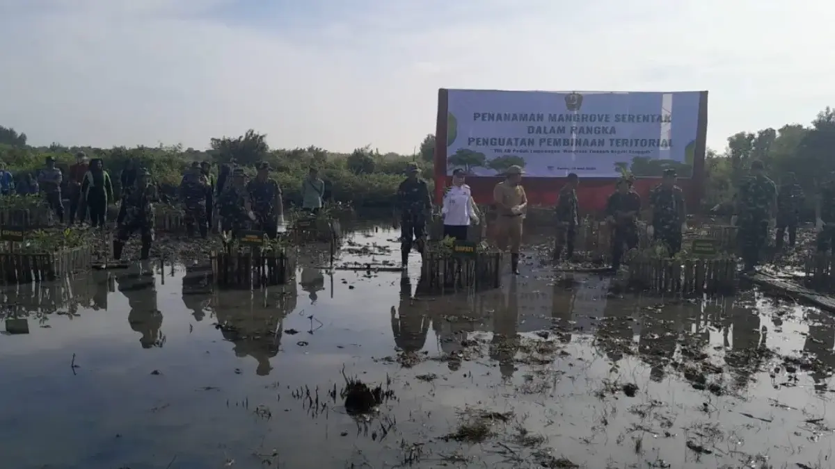 Lawan Abrasi Pantai, Bupati Tika Bareng TNI Tanam Serentak 1.500 Bibit Mangrove di Pesisir Patebon Kendal Lawan Abrasi Pantai, Bupati Tika Bareng TNI Tanam Serentak 1.500 Bibit Mangrove di Pesisir Patebon Kendal