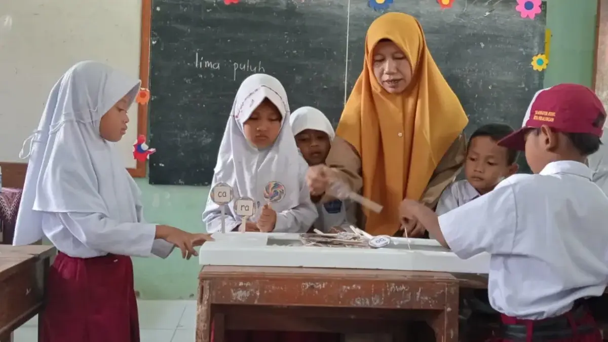 Lolipop Huruf: Inovasi Kreatif SDN Kraton Kidul Pekalongan Dongkrak Minat Baca Siswa