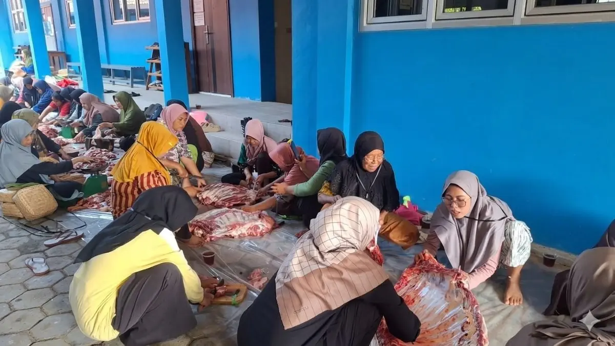 Melonjak! Masjid Mujahidin Pegulon Kendal Bagikan 2.868 Bungkus Daging Kurban ke Warga Saat Iduladha Melonjak! Masjid Mujahidin Pegulon Kendal Bagikan 2.868 Bungkus Daging Kurban ke Warga Saat Iduladha