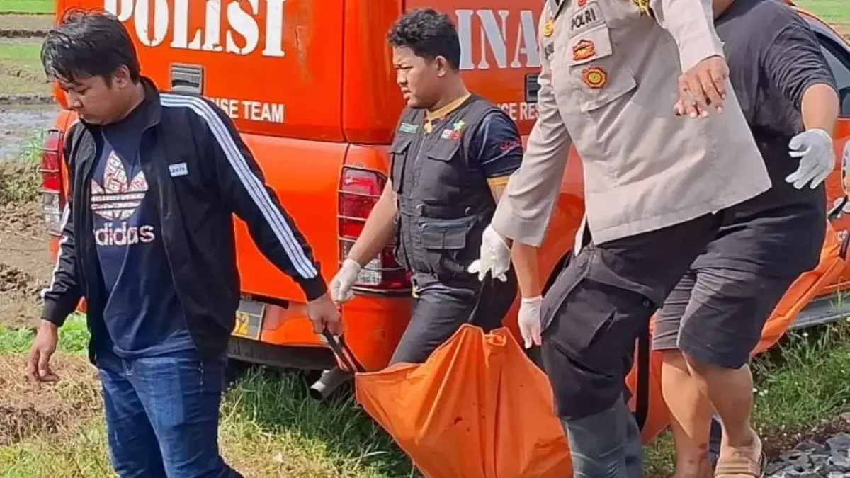 Nahas! Pria Berbalut Sarung Tewas Ditabrak KA Kargo di Ngampel Kendal, Diduga Idap Gangguan Jiwa