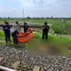 Ngeri! Jalan Sendirian Pakai Sarung, Pria Tanpa Identitas Tewas Tertabrak KA Kargo di Ngampel Kendal
