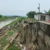 Ngeri! Jembatan Antar Kecamatan di Kendal Putus Diterjang Banjir, Pemkab Minta Rekomtek Diturunkan