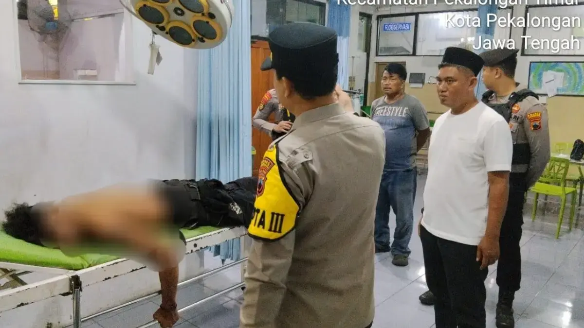 Ngeri! Rebutan Cewek, 2 Anak Punk Duel Berdarah di Pekalongan, 1 Tumbang Ditusuk Badik